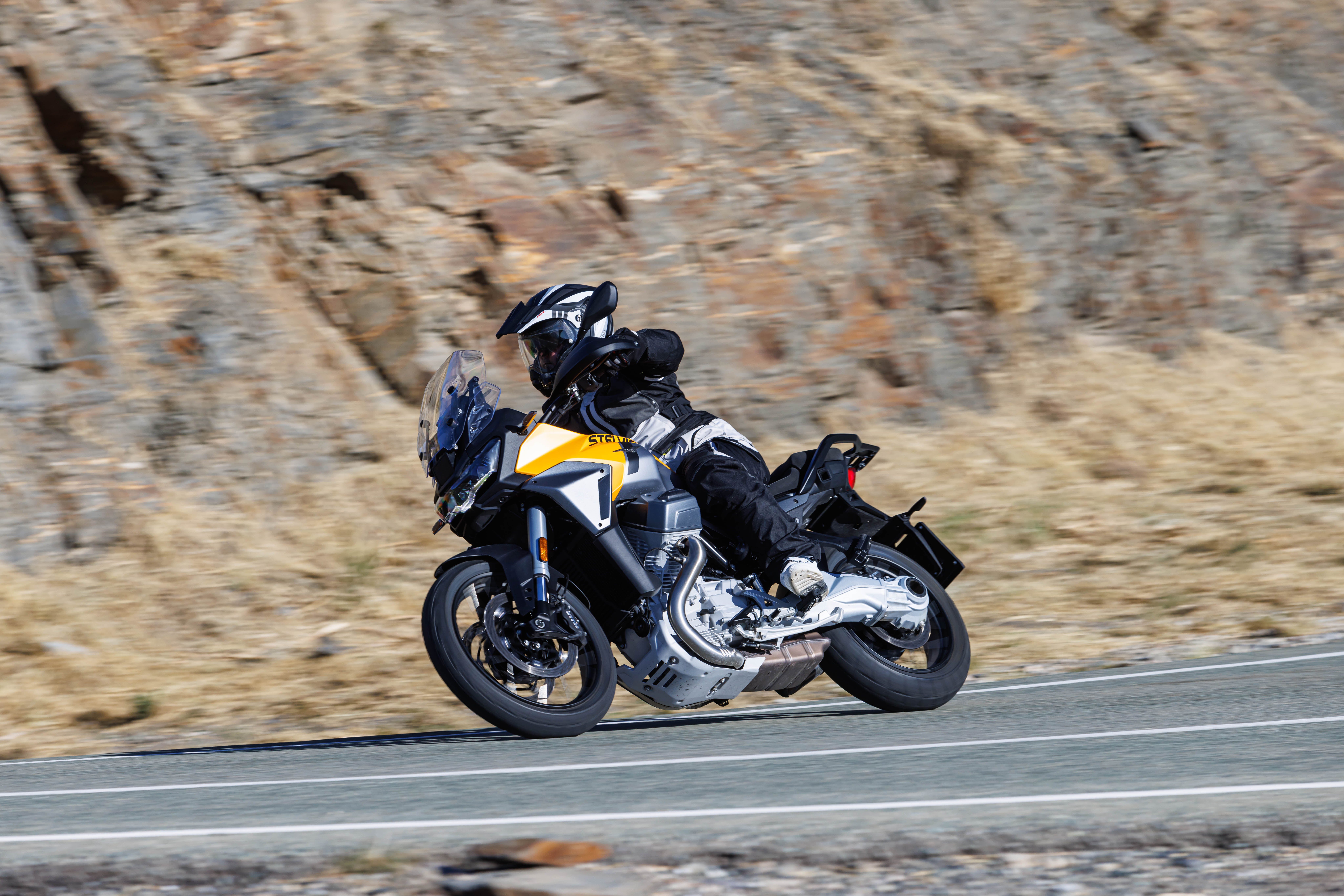 Moto Guzzi Stelvio 2024