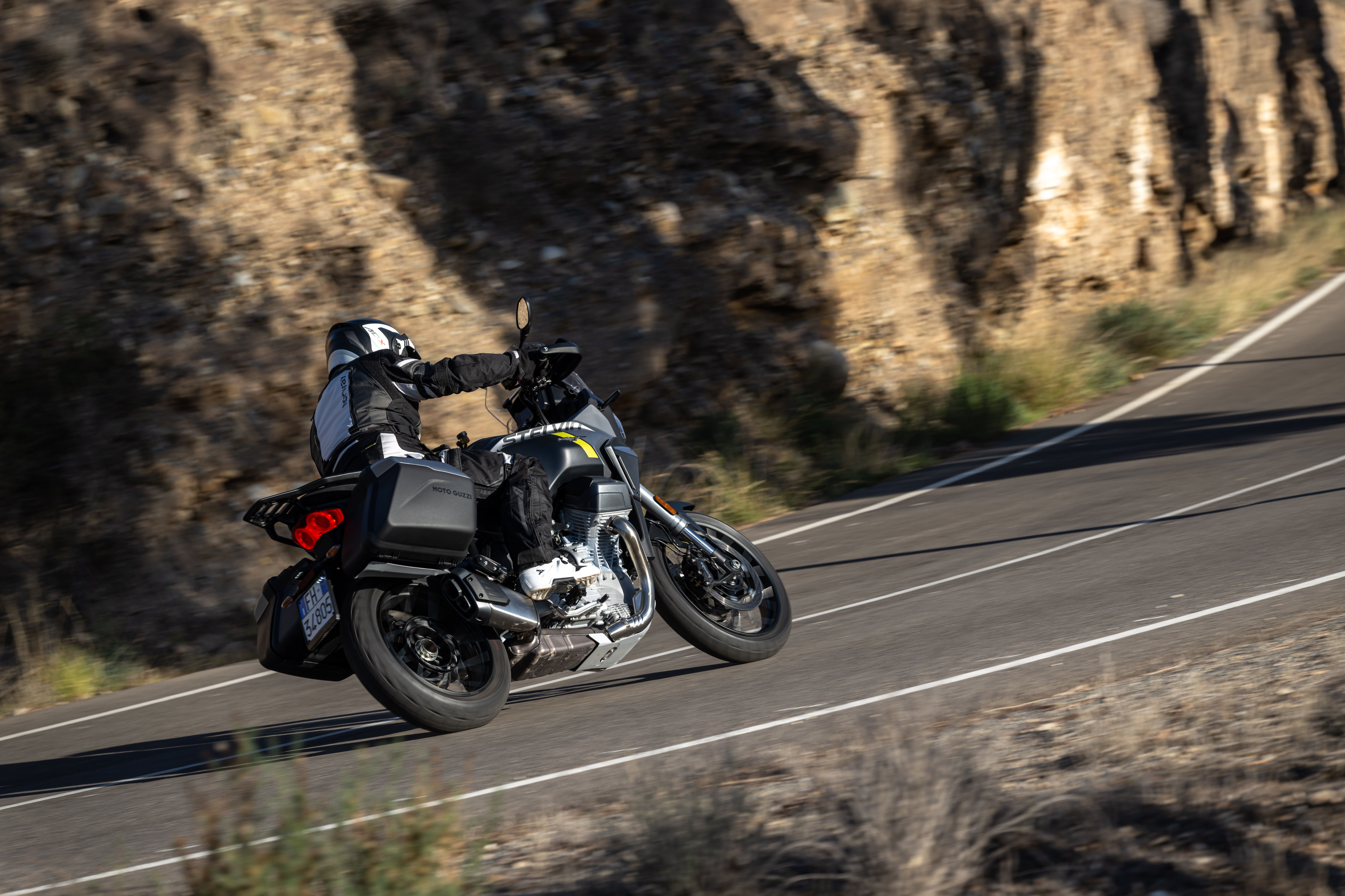 Moto Guzzi Stelvio 2024