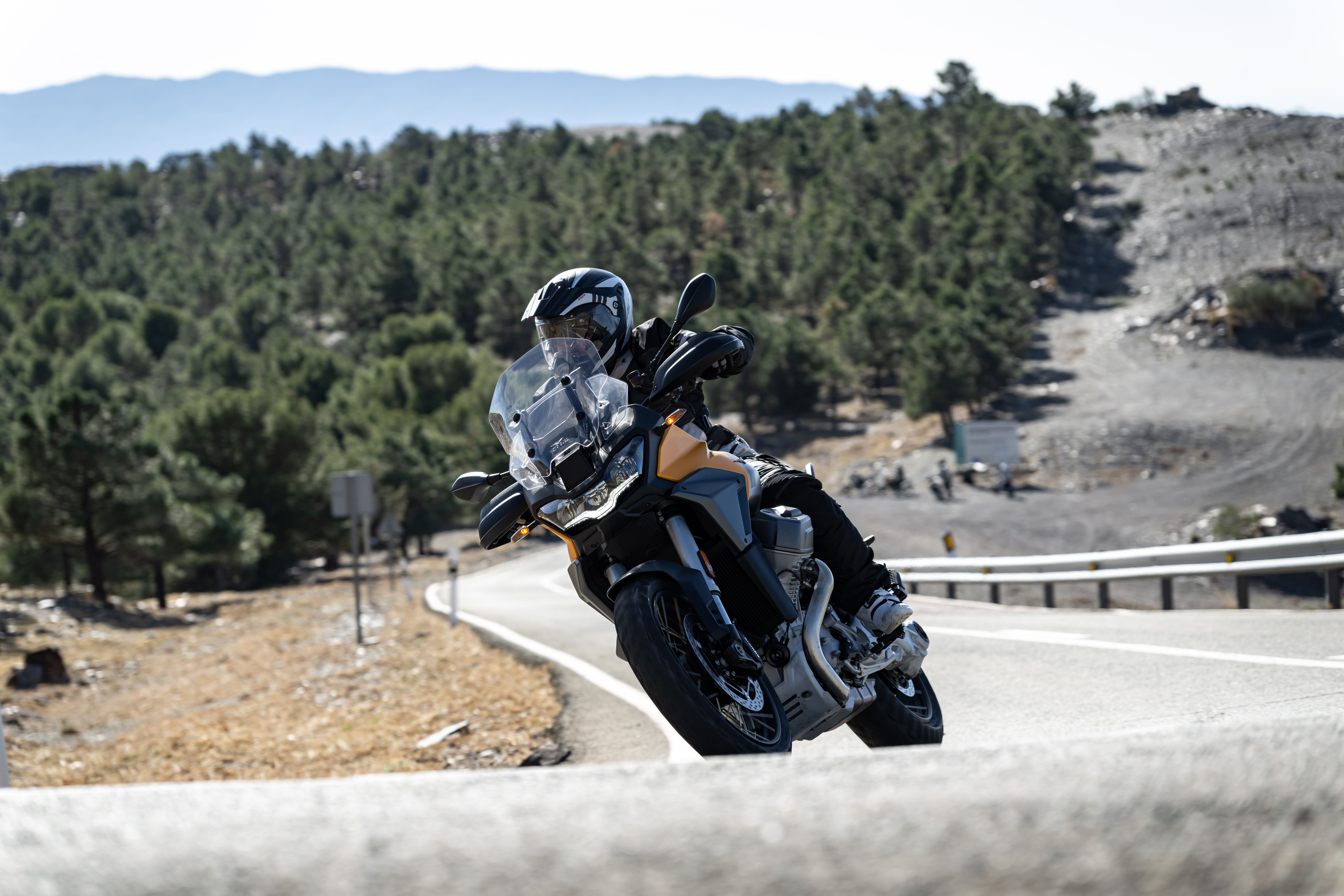 Moto Guzzi Stelvio 2024