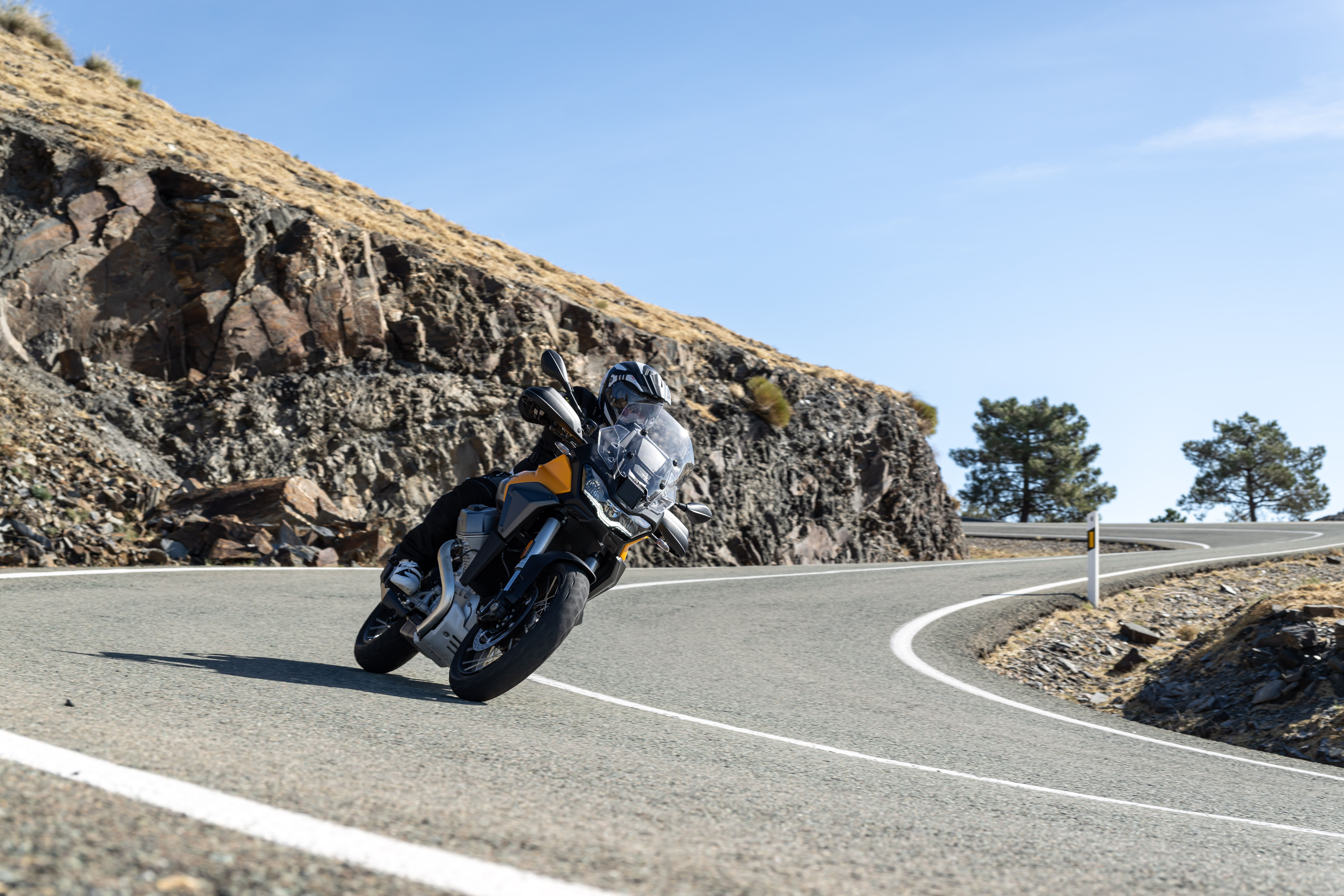 Moto Guzzi Stelvio 2024