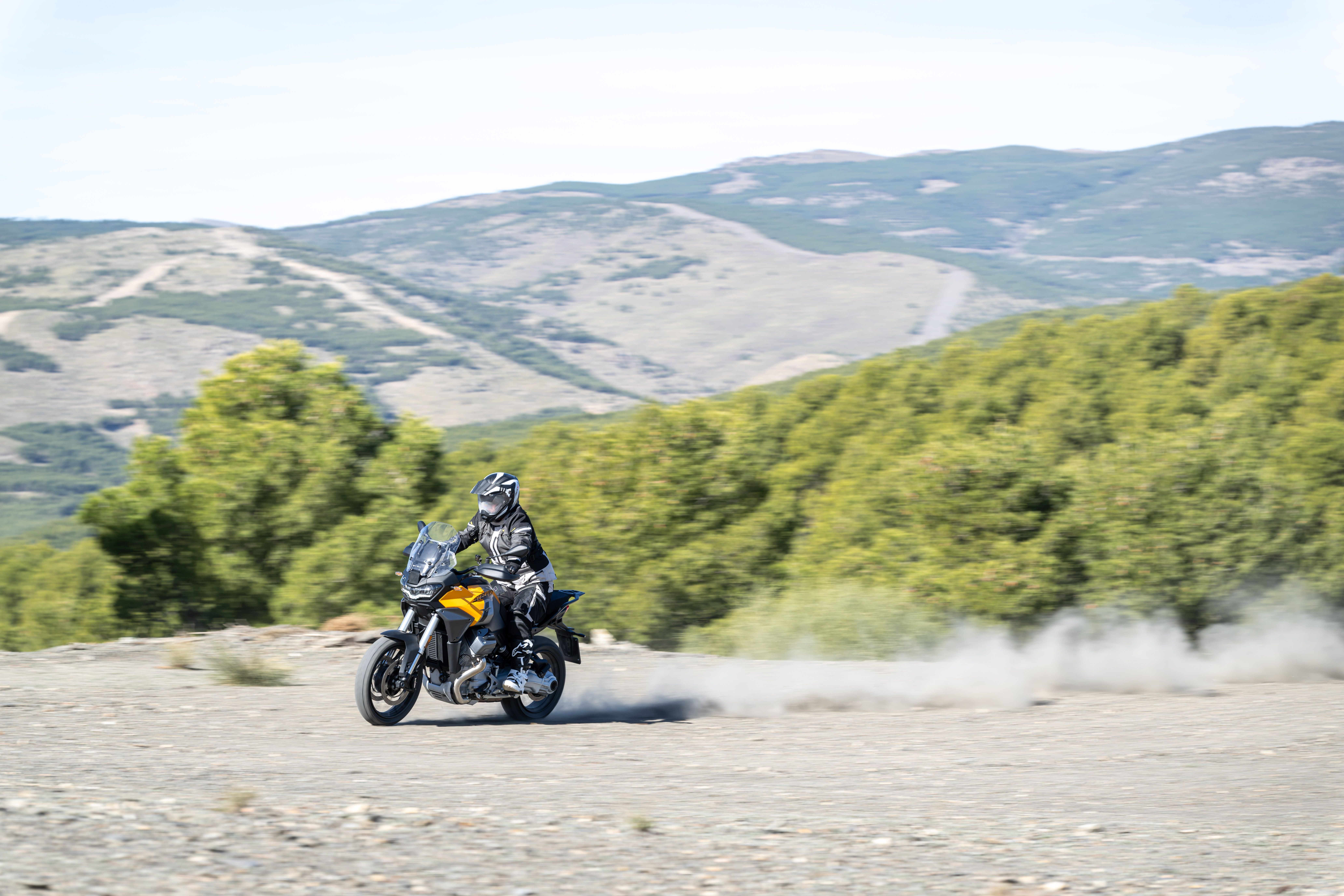 Moto Guzzi Stelvio 2024