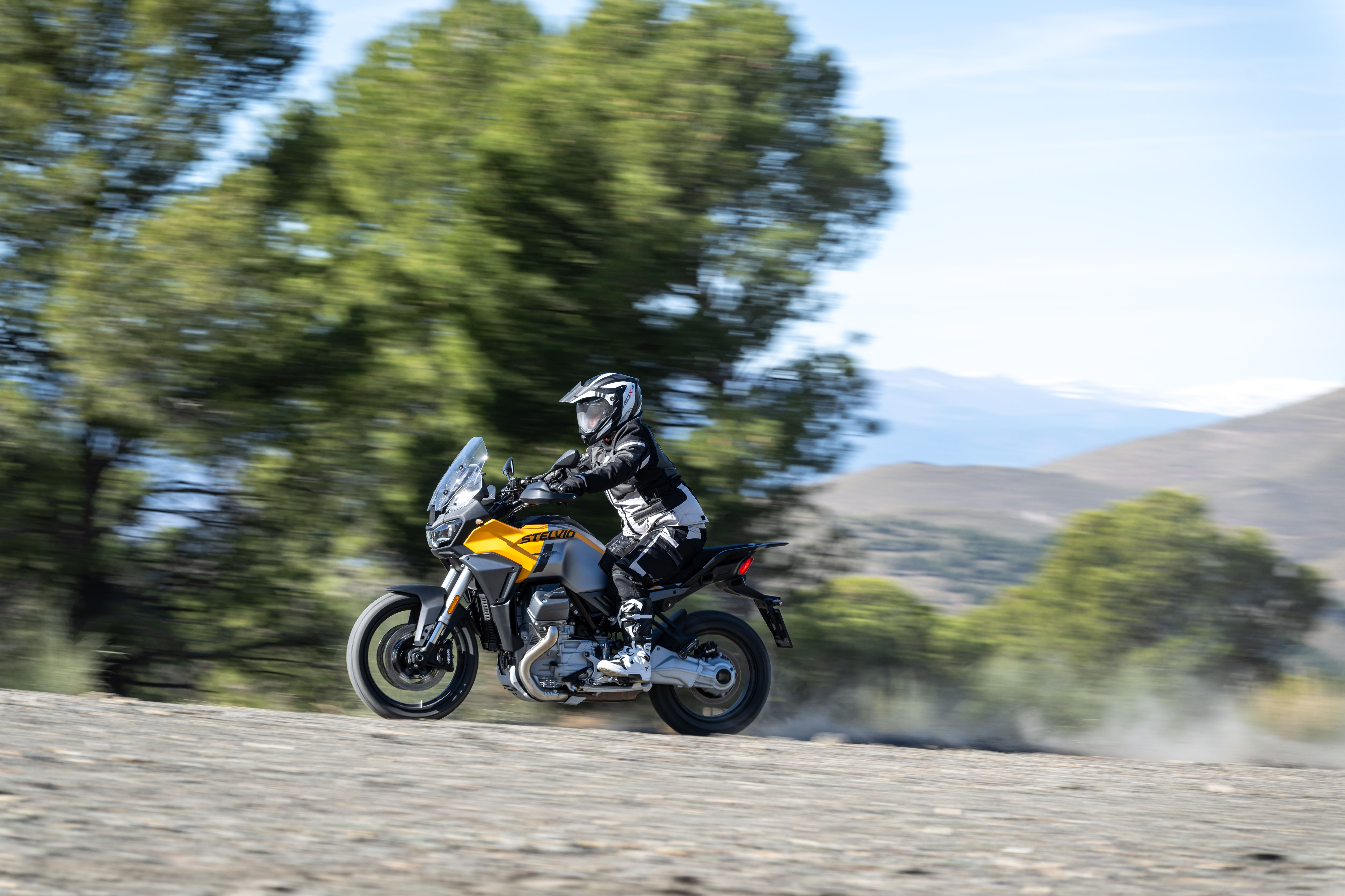 Moto Guzzi Stelvio 2024