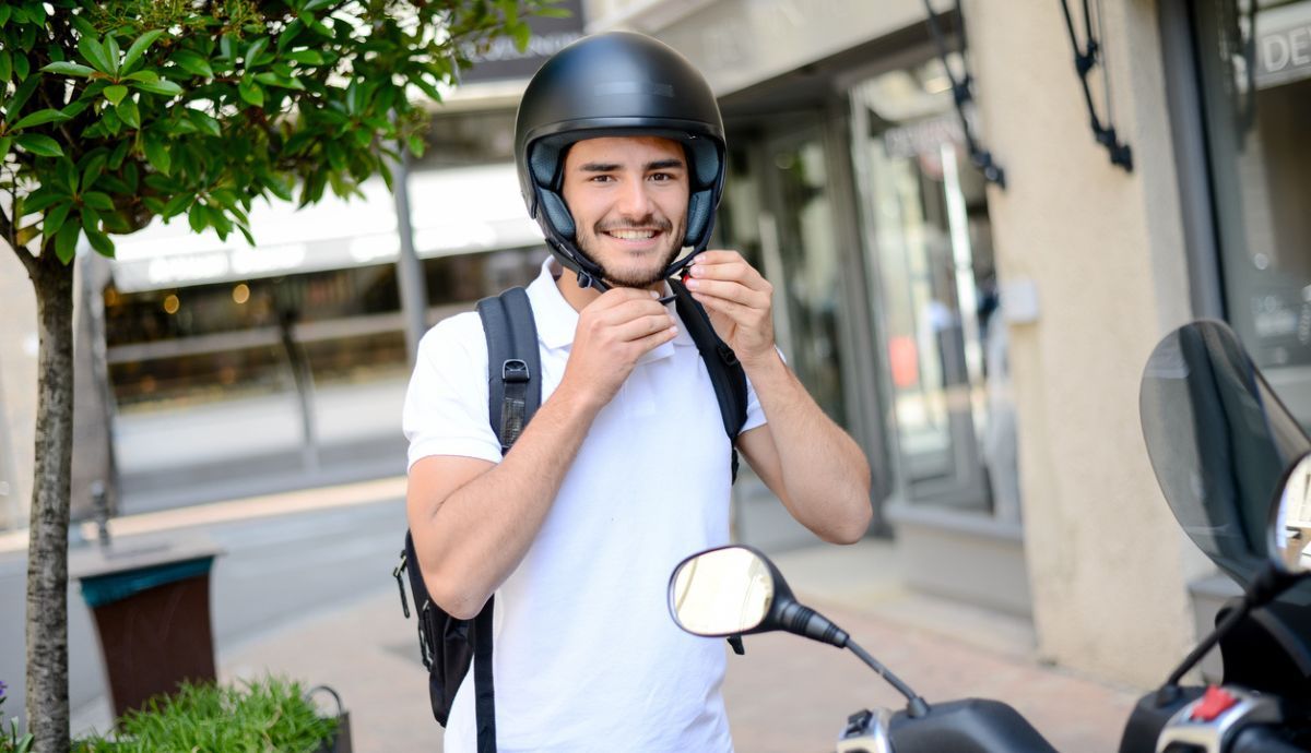 Top 4 errores con el casco de la moto
