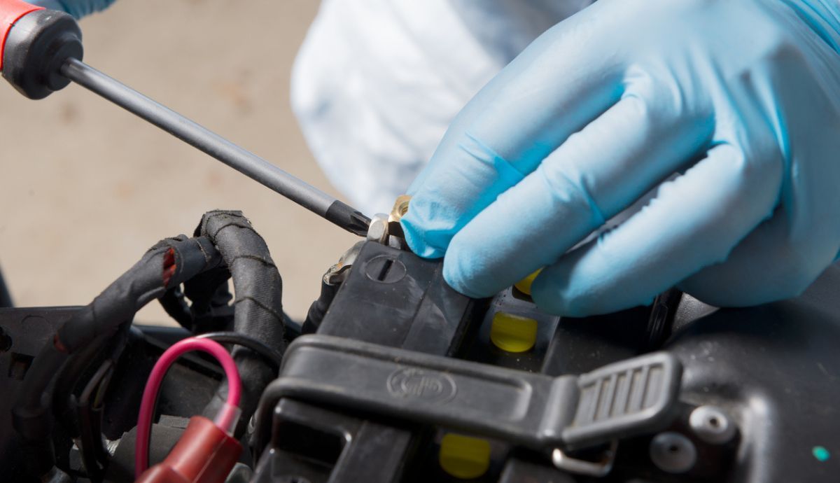 Cómo activar la batería de la moto