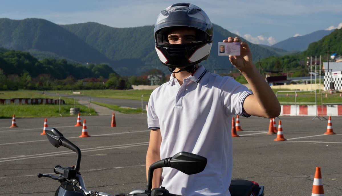 Cuál es la vigencia del carnet de conducir de moto