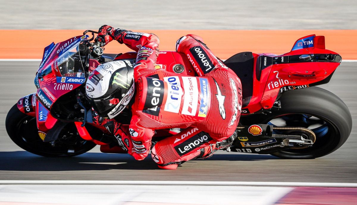 Pecco Bagnaia ha vuelto a destrozar el crono con su Ducati en el test de MotoGP Qatar 2024 Pecco Bagnaia ha vuelto a destrozar el crono con su Ducati en el test de MotoGP Qatar 2024
