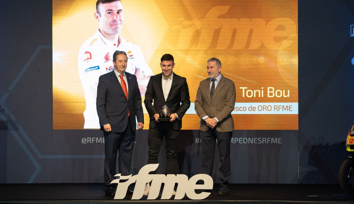 GalaCampeonesMundo2023 ToniBou CascoOro