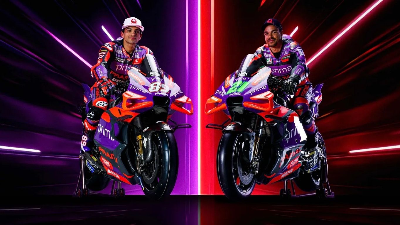 Jorge Martín y Franco Morbidelli sobre las Ducati Desmosedici GP24 del Prima Pramac que llevarán en MotoGP 2024