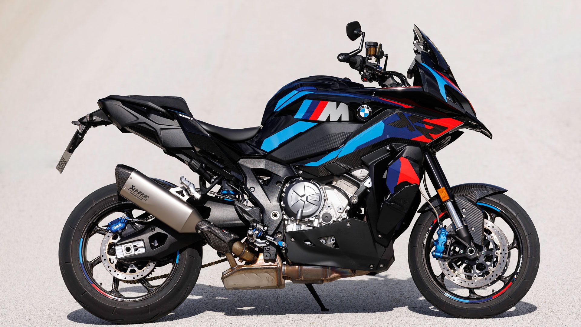 BMW M 1000 XR 2024 Estatica (9)