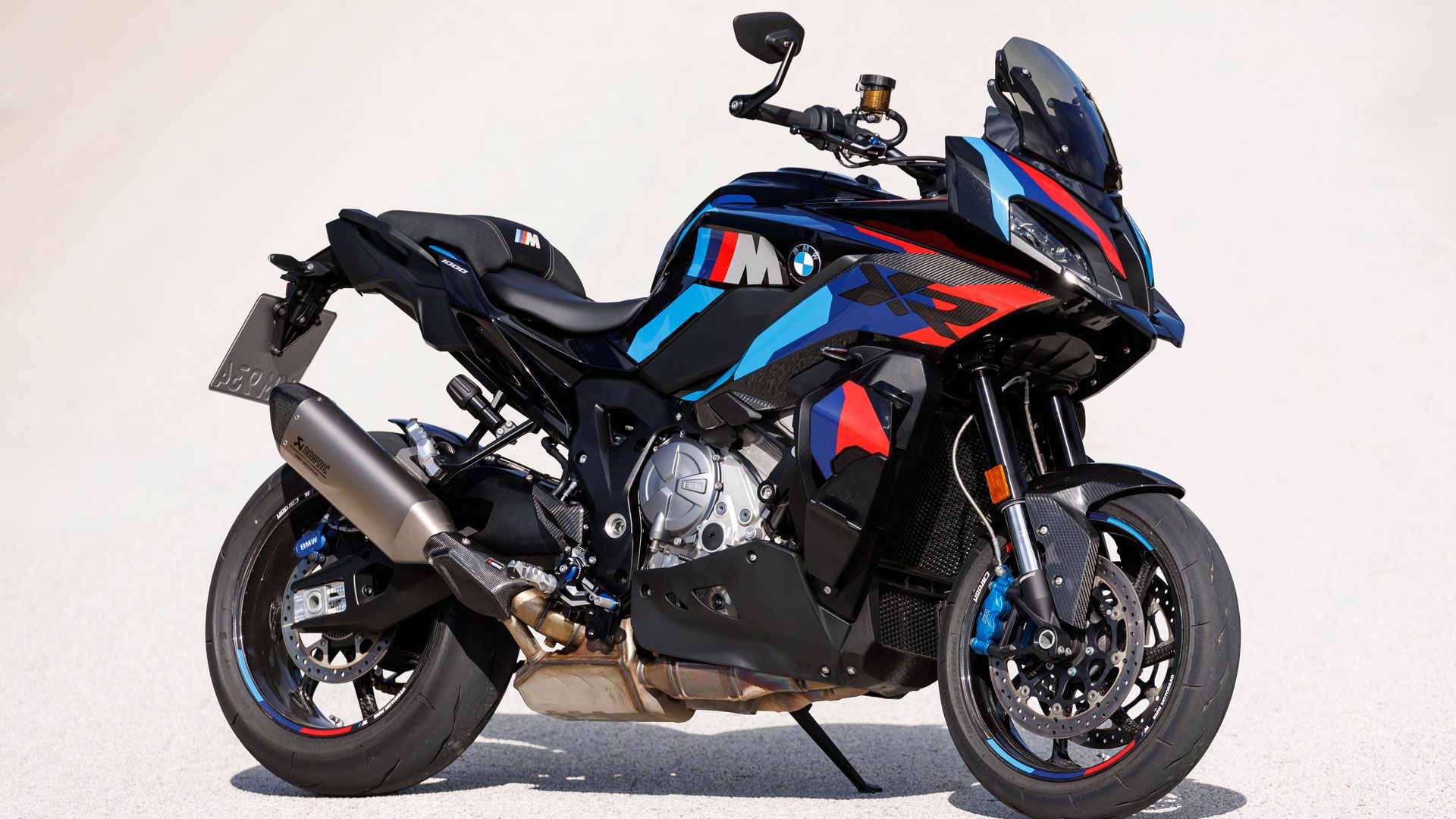 BMW M 1000 XR 2024 Estatica (10)