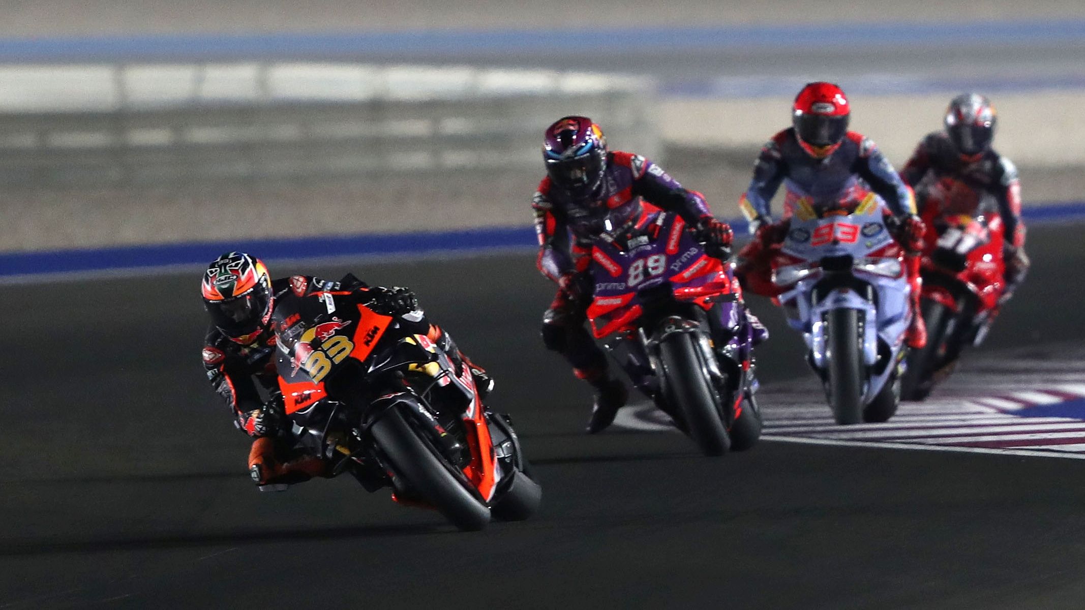 Brad Binder delante de Jorge Martín, Marc Márquez y Pedro Acosta, MotoGP Qatar 2024