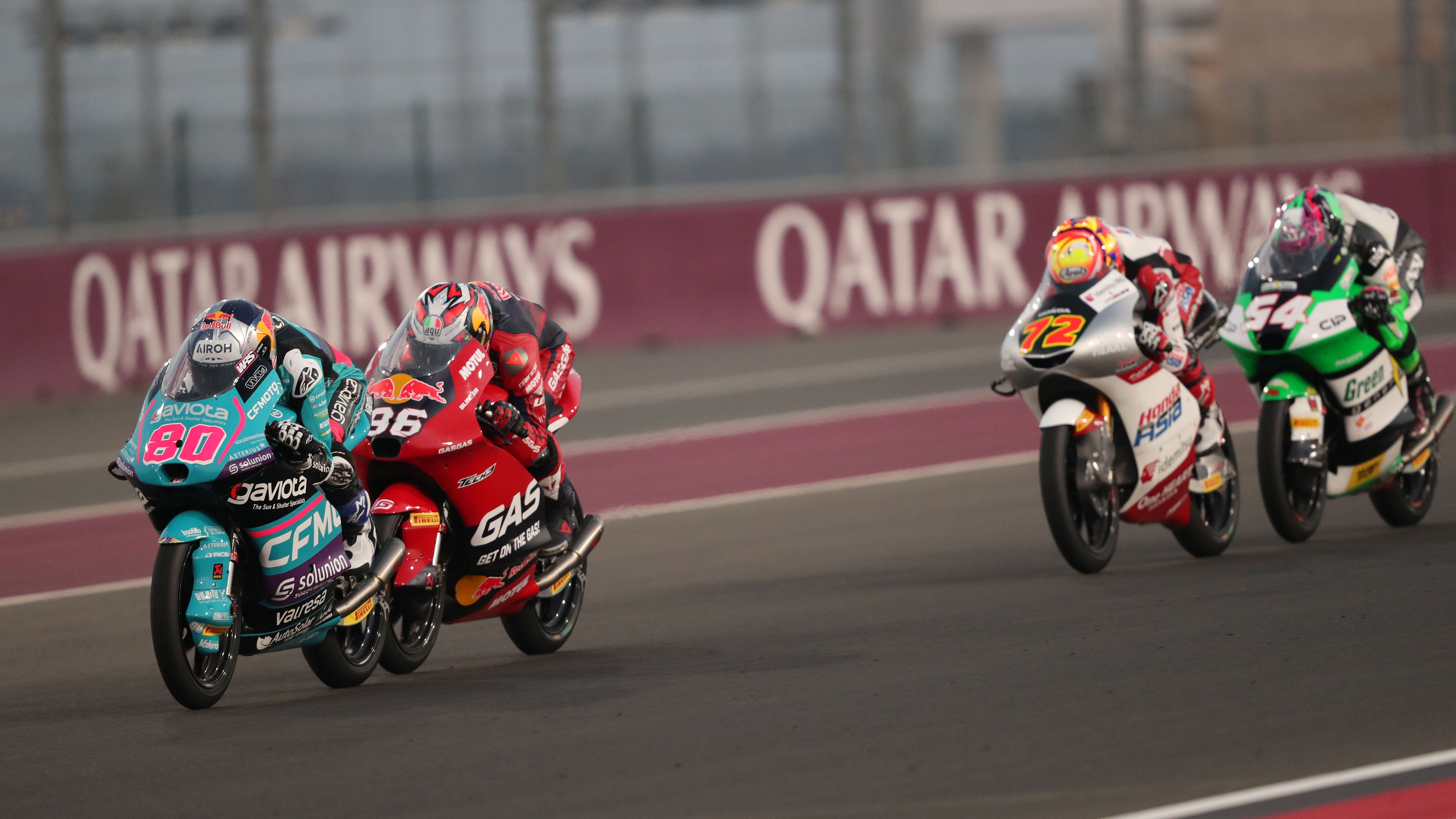 David Alonso se impone a Dani Holgado en presencia de Taiyo Furusato y Riccardo Rossi, Moto3 Qatar 2024