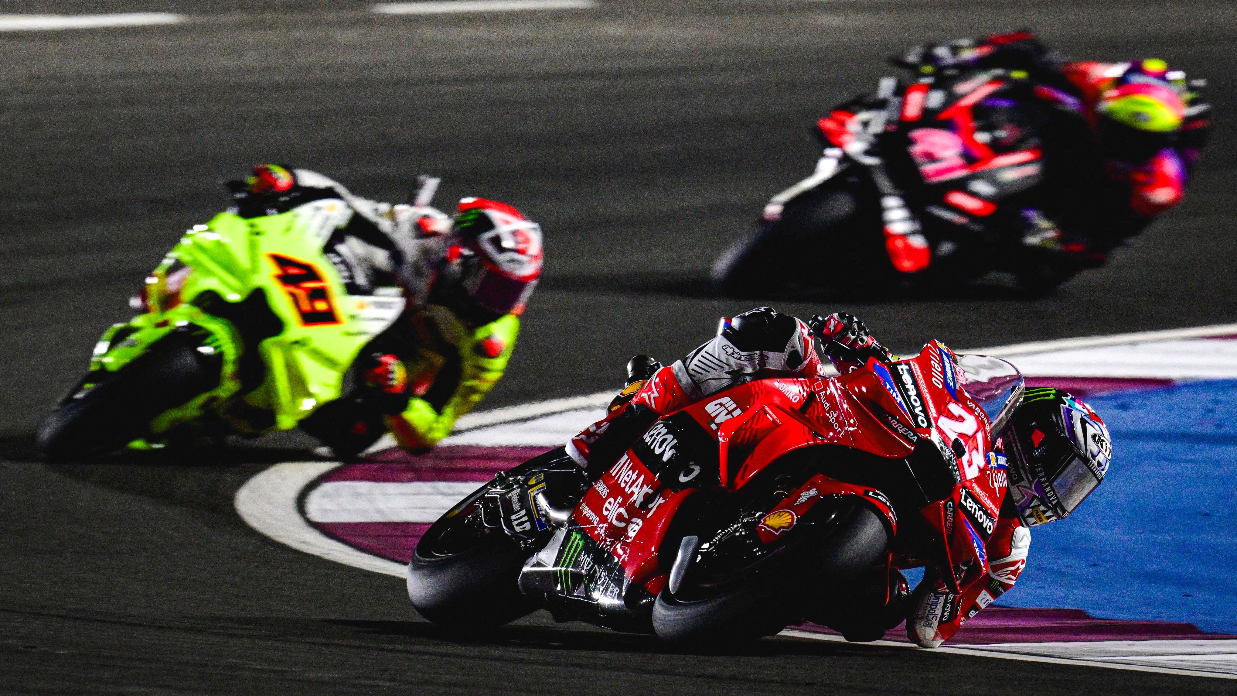 Enea Bastianini delante de Fabio Di Giannantonio y Aleix Espargaró, MotoGP Qatar 2024