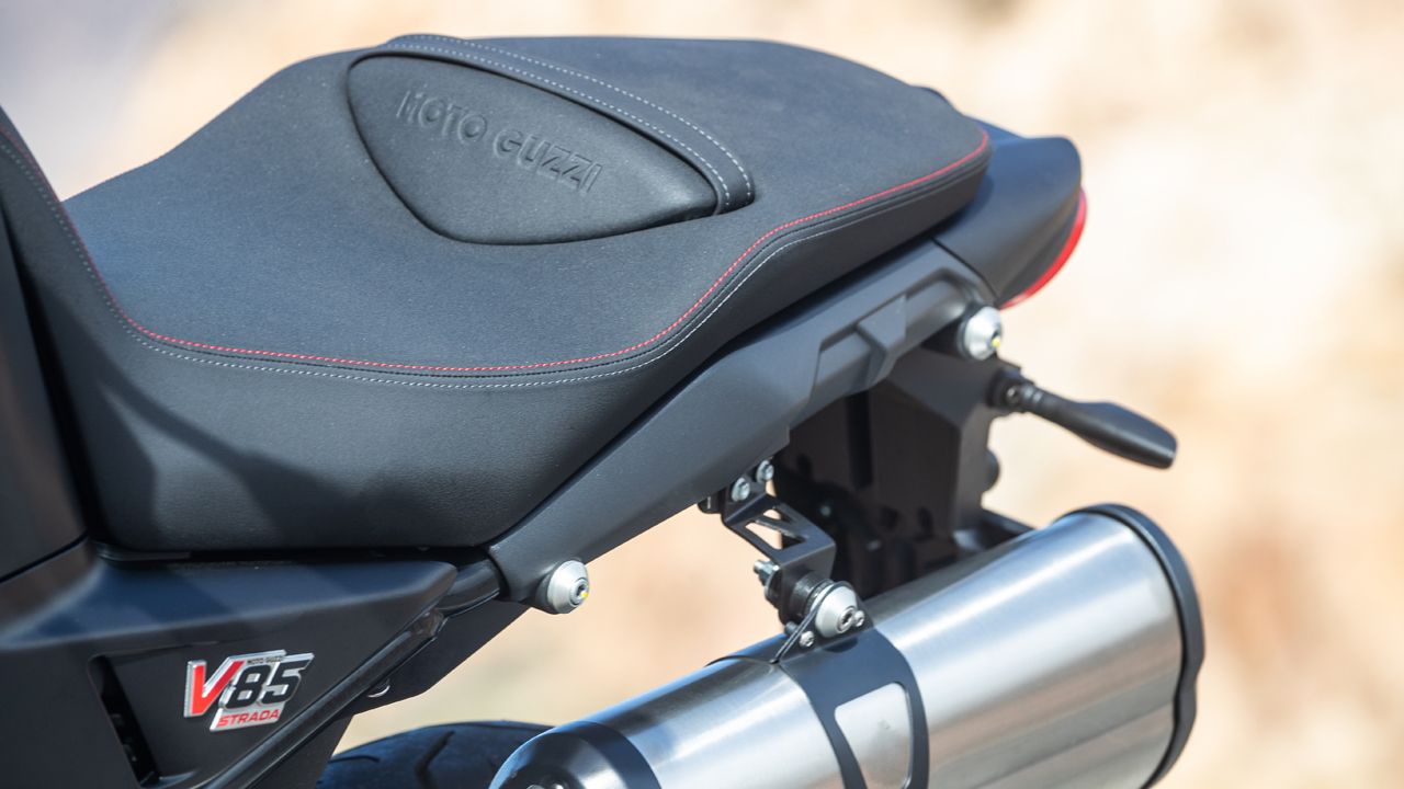 Moto Guzzi V85 Strada 2024