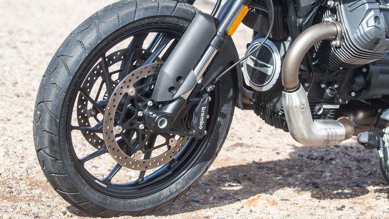 Moto Guzzi V85 Strada 2024