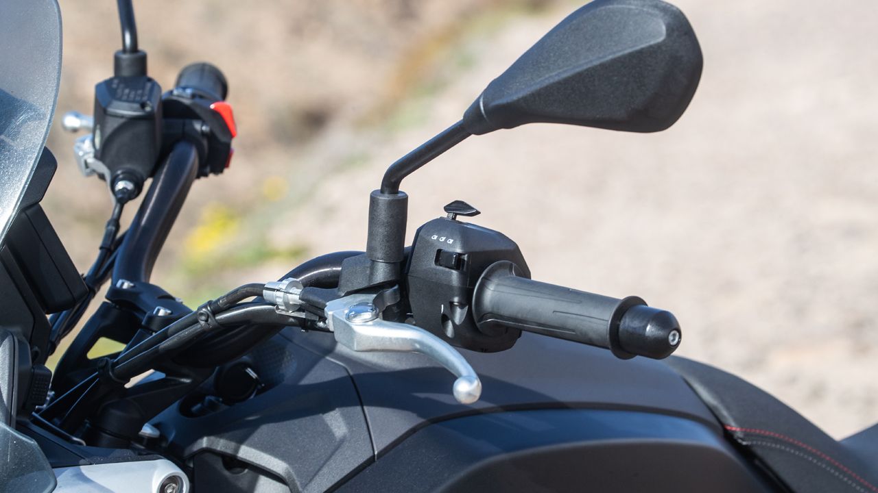 Moto Guzzi V85 Strada 2024