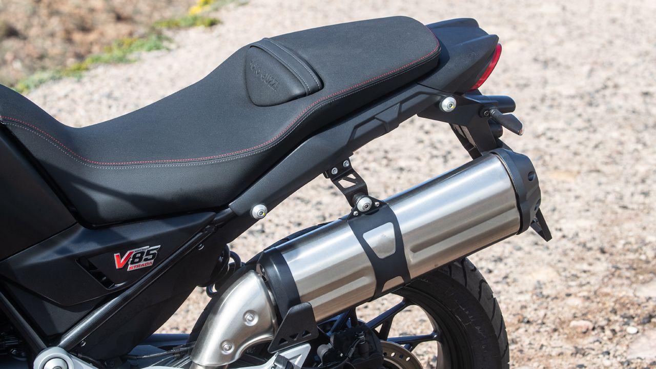 Moto Guzzi V85 Strada 2024