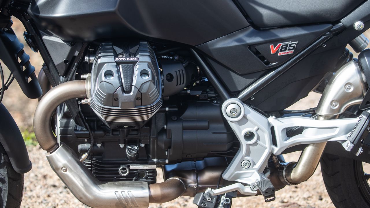 Moto Guzzi V85 Strada 2024