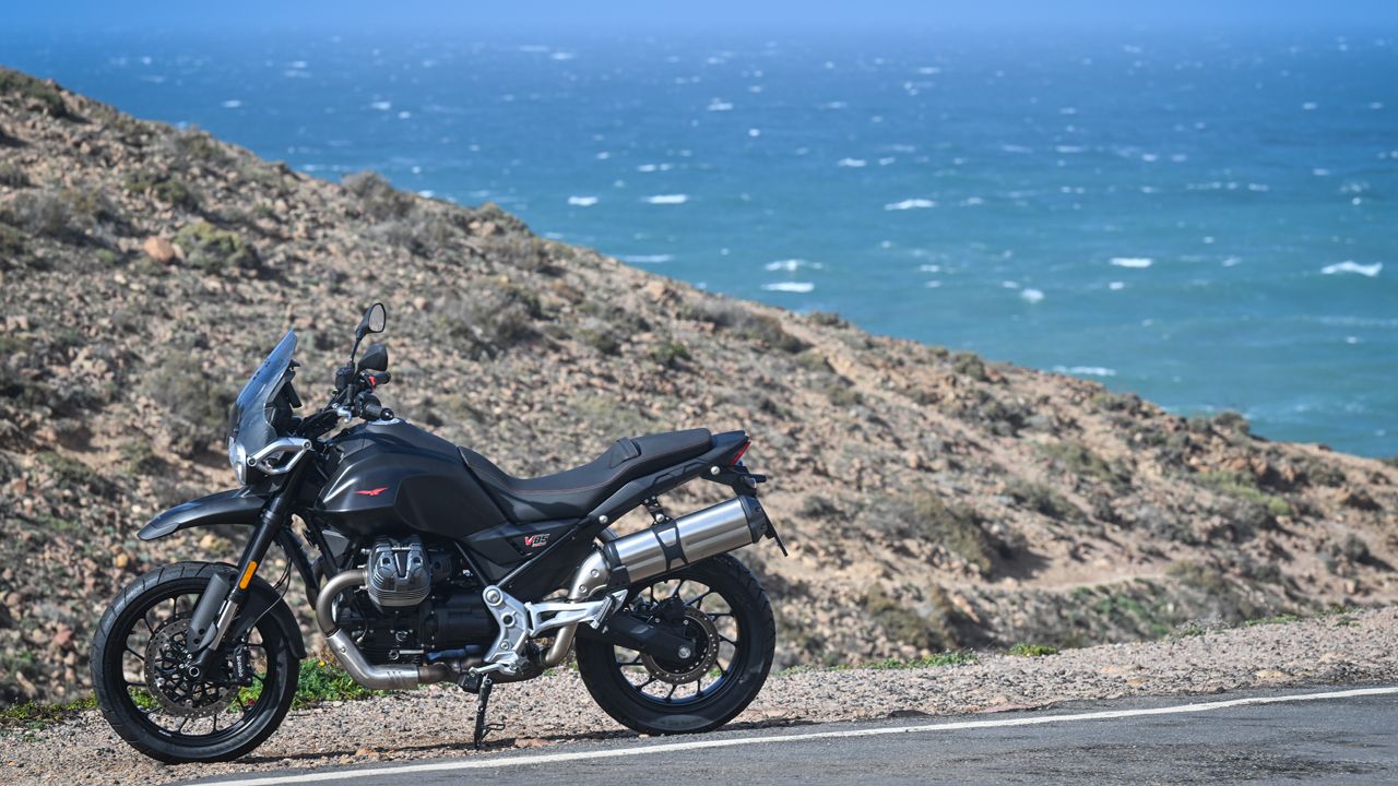 Moto Guzzi V85 Strada 2024