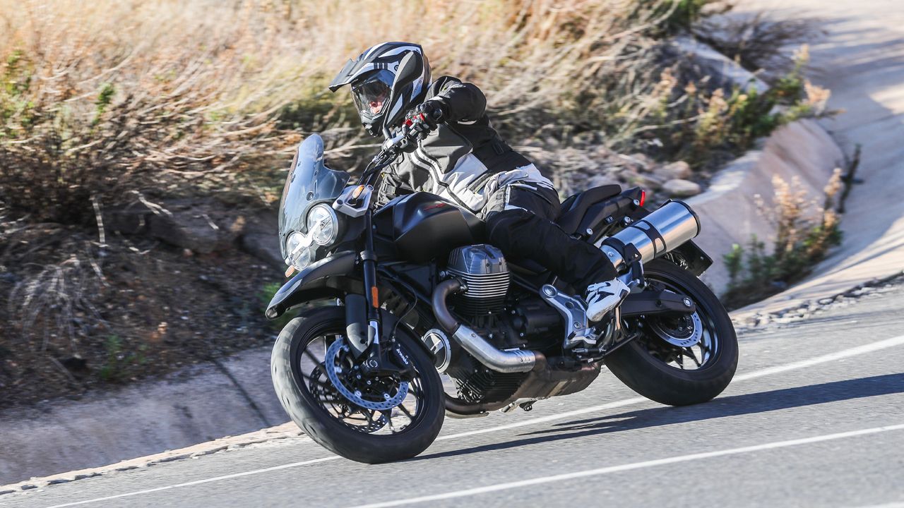 Moto Guzzi V85 Strada 2024