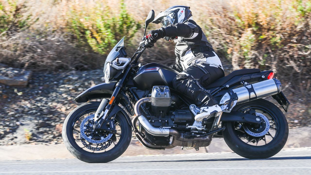 Moto Guzzi V85 Strada 2024
