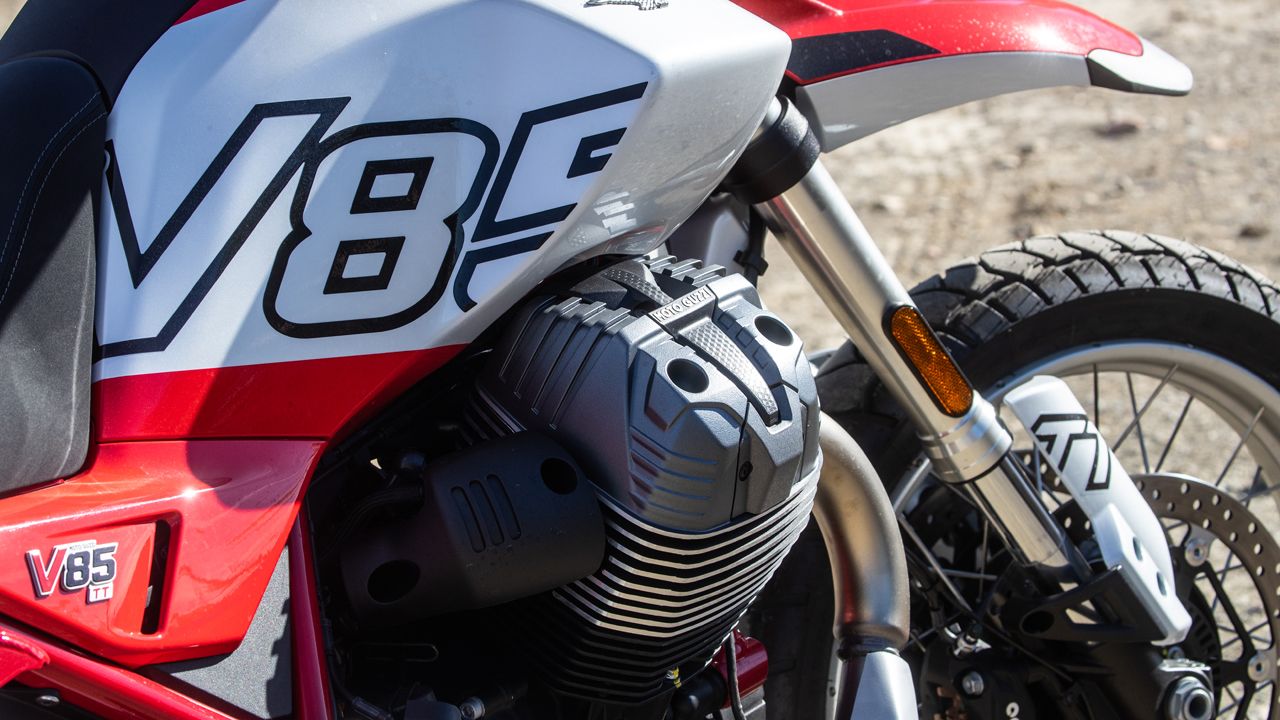 Moto Guzzi V85 TT 2024