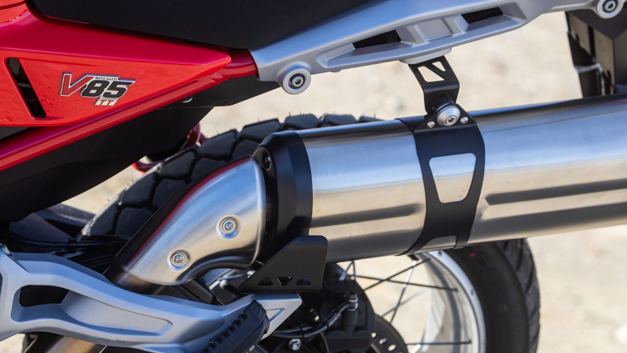 Moto Guzzi V85 TT 2024
