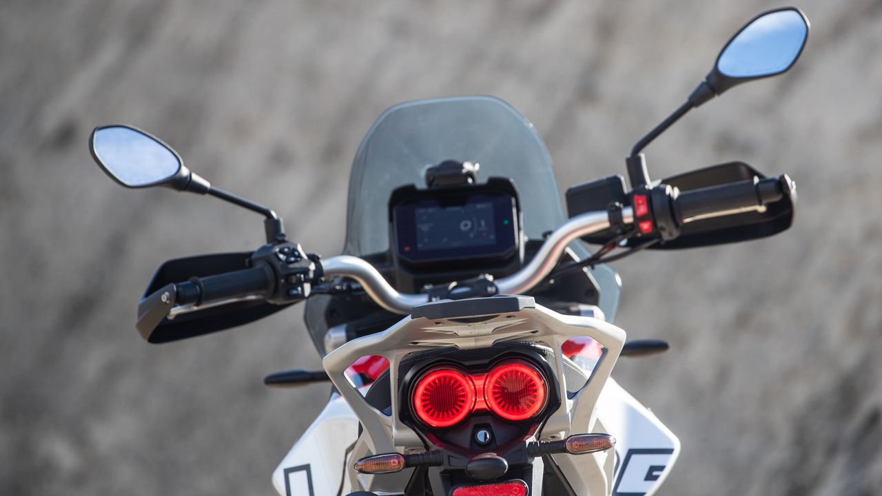 Moto Guzzi V85 TT 2024