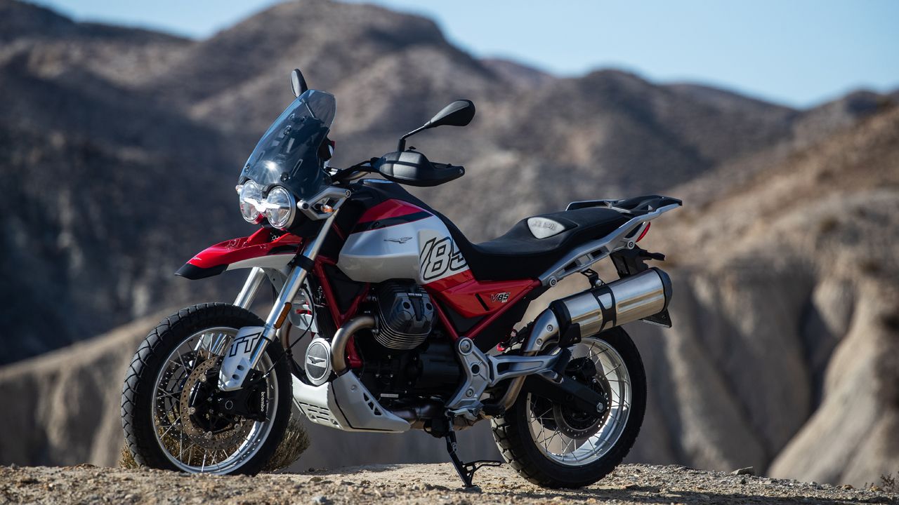 Moto Guzzi V85 TT 2024