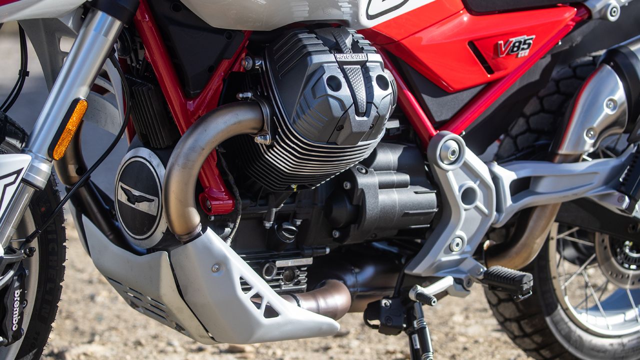 Moto Guzzi V85 TT 2024