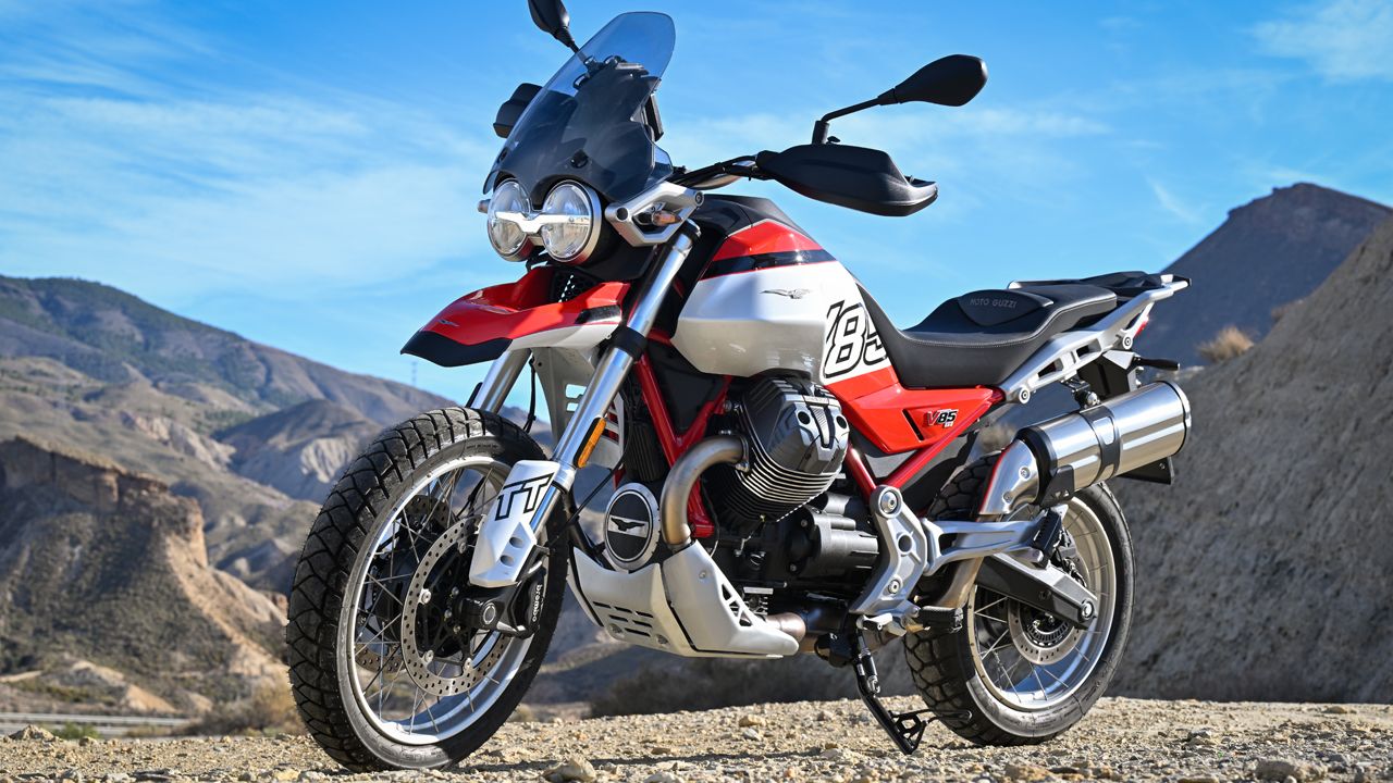 Moto Guzzi V85 TT 2024