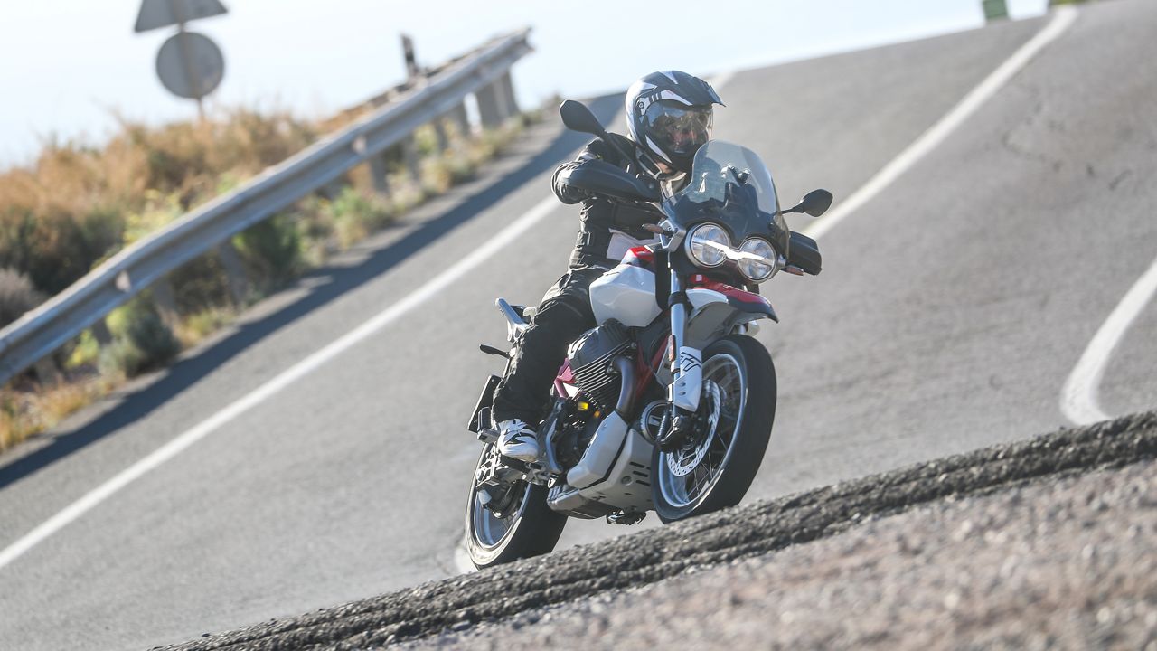 Moto Guzzi V85 TT 2024