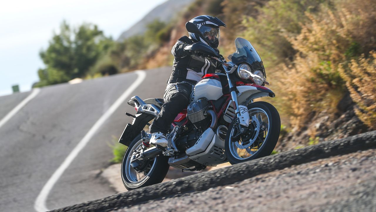 Moto Guzzi V85 TT 2024