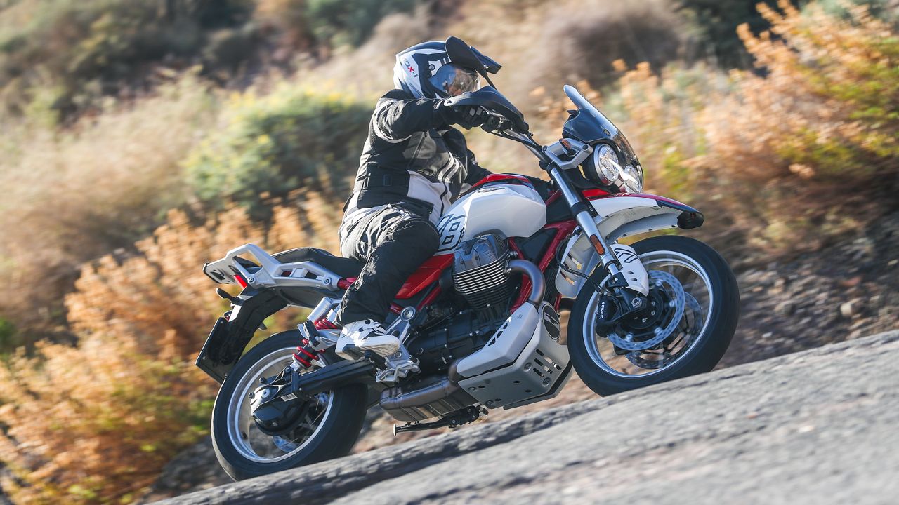 Moto Guzzi V85 TT 2024