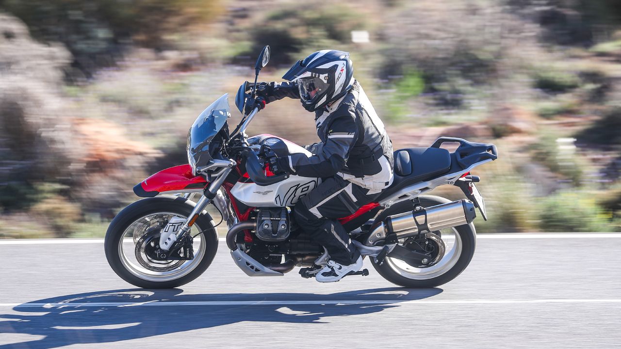 Moto Guzzi V85 TT 2024