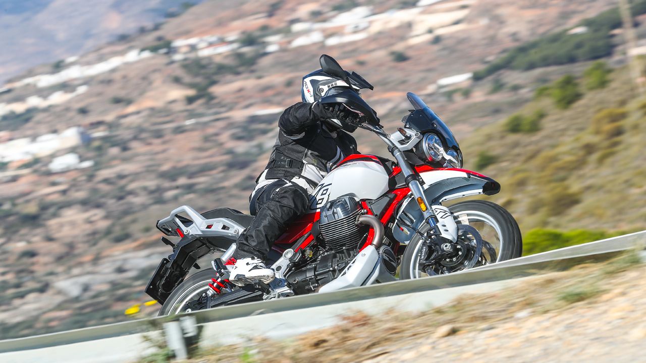 Moto Guzzi V85 TT 2024
