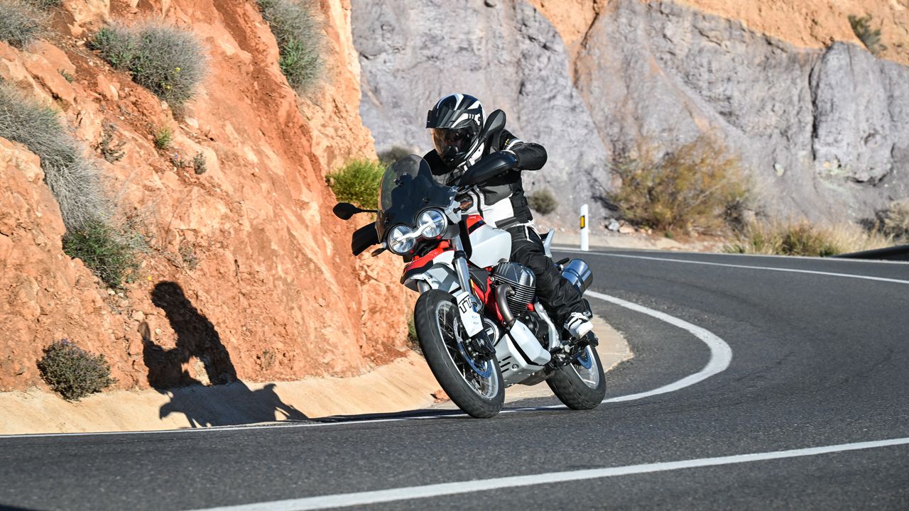 Moto Guzzi V85 TT 2024
