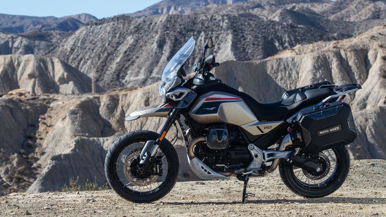 Moto Guzzi V85 TT Travel 2024