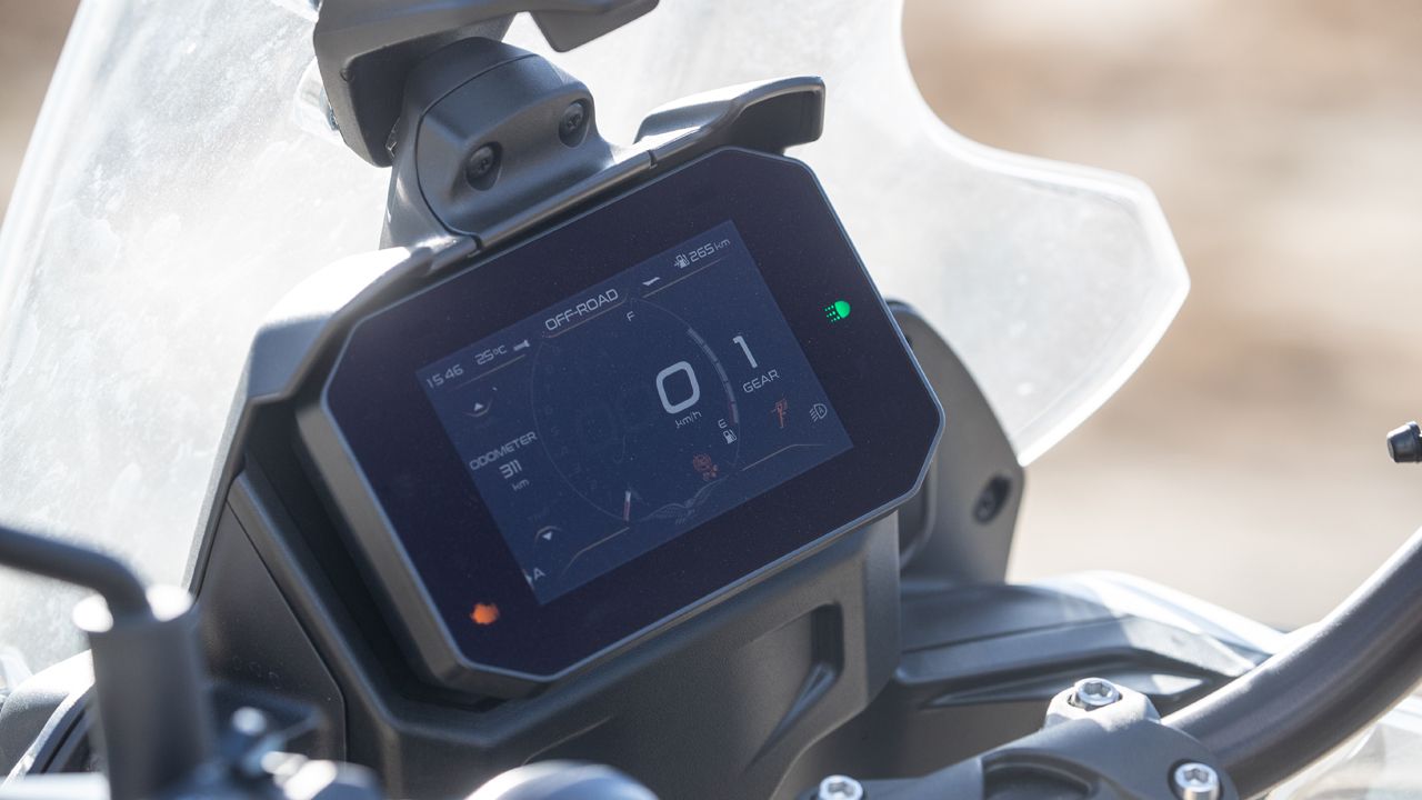 Moto Guzzi V85 TT Travel 2024