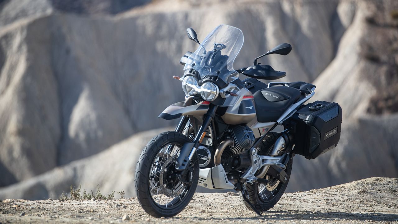 Moto Guzzi V85 TT Travel 2024