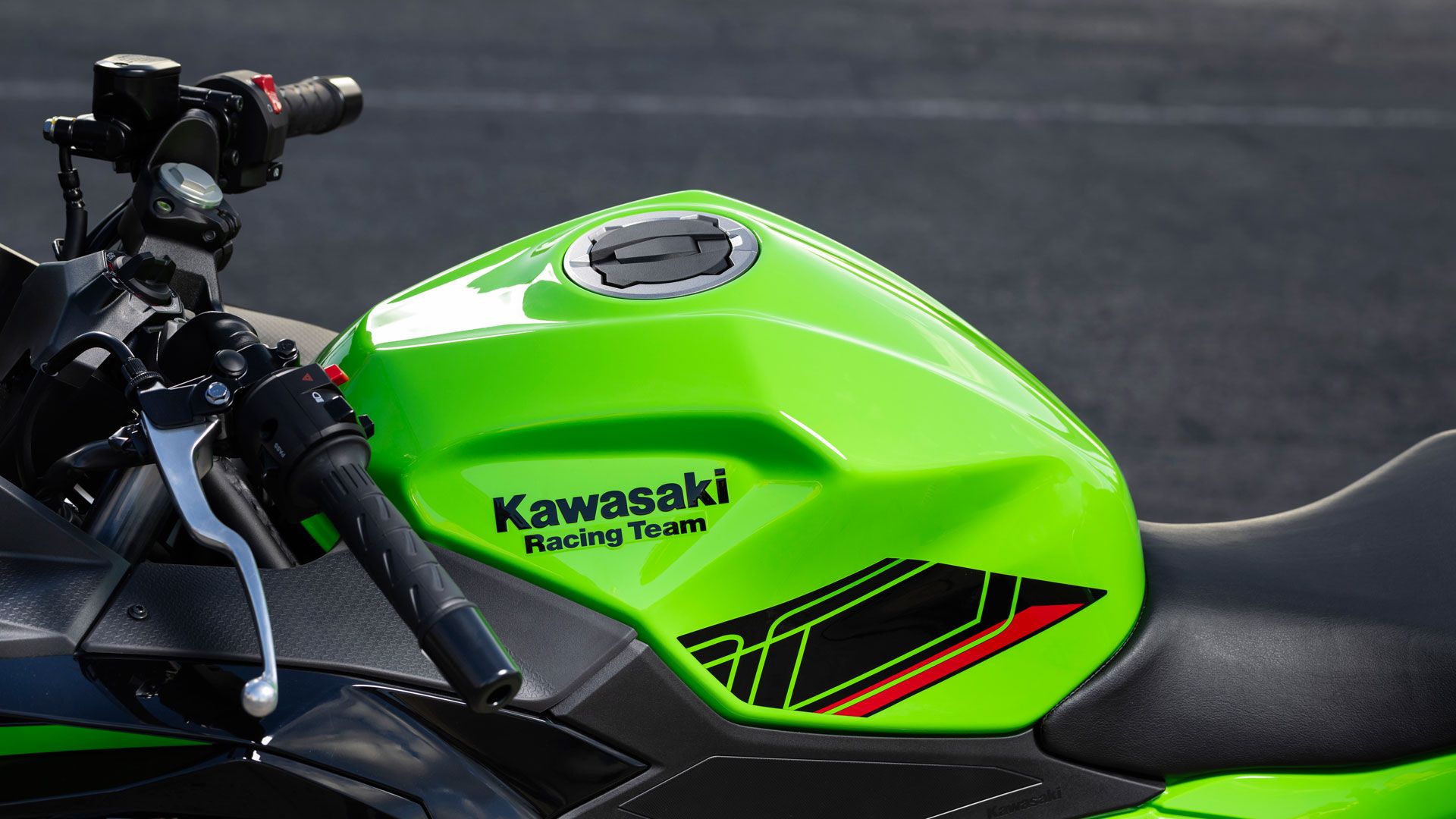 Kawasaki Ninja500 2024 Detalles (25)
