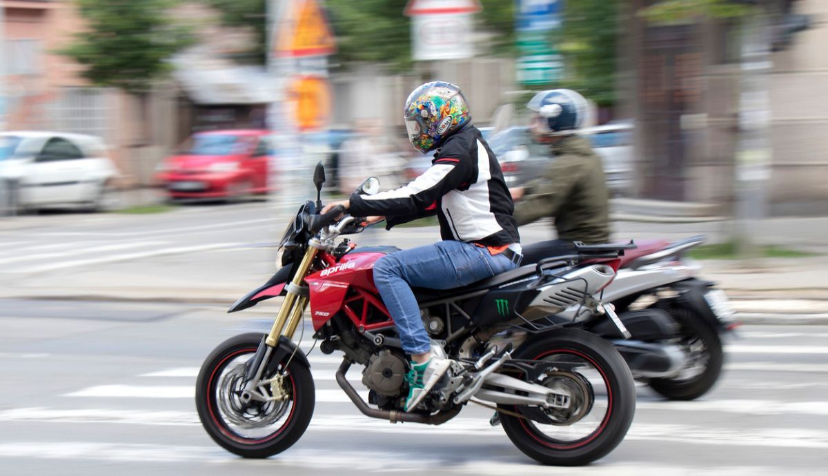 Motos on road vs off road