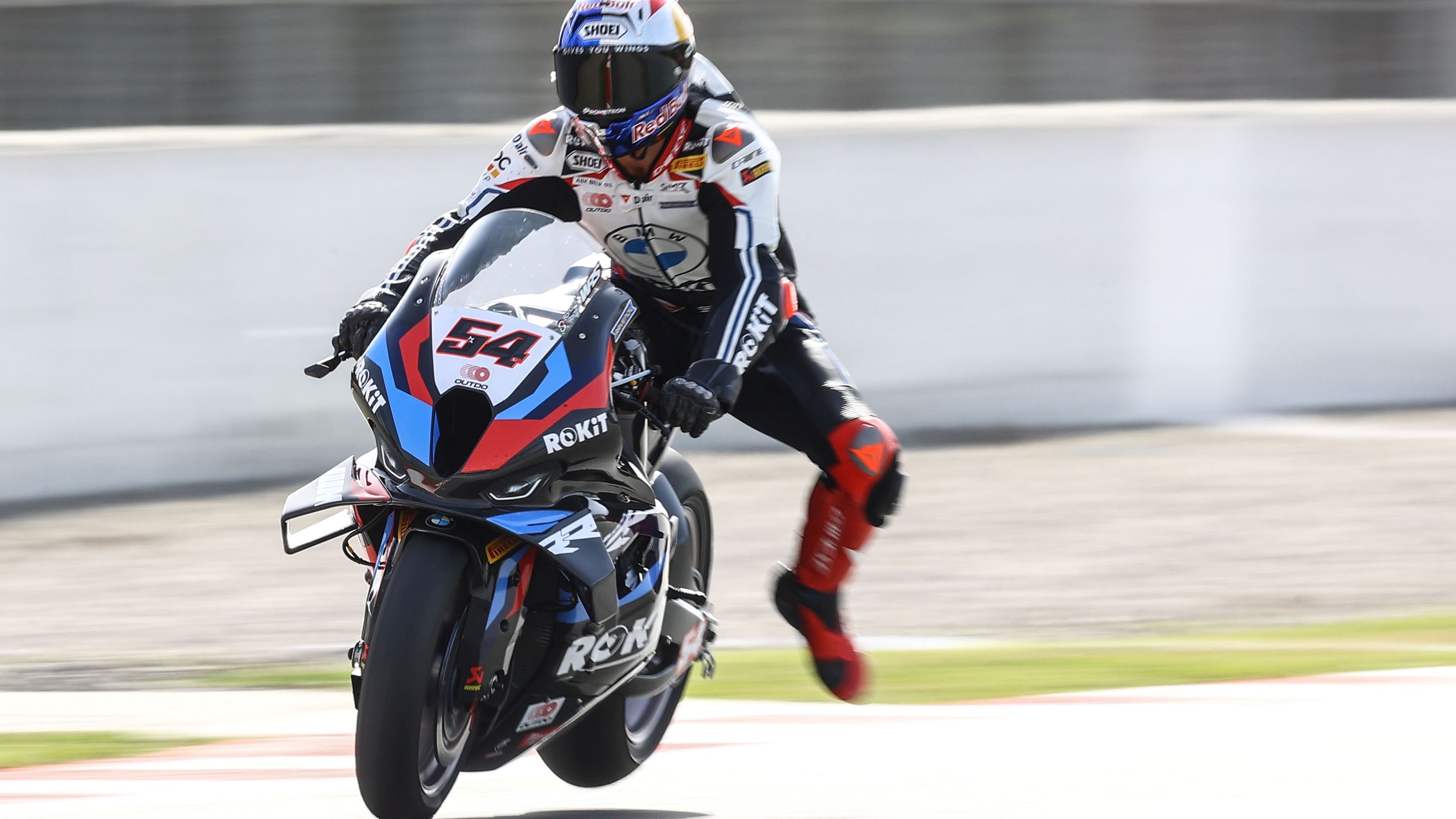Toprak Razgatlioglu ha logrado su primera victoria con BMW en Catalunya