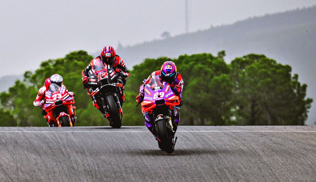 Jorge Martín comanda ante Maverick Viñales y Enea Bastianini la carrera de MotoGP Portimao 2024 Jorge Martín comanda ante Maverick Viñales y Enea Bastianini la carrera de MotoGP Portimao 2024