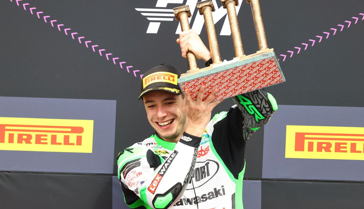Íñigo Iglesias certificó su primer triunfo en el Mundial de Supersport 300 tras subir dos veces a lo más alto del podio en Catalunya Íñigo Iglesias certificó su primer triunfo en el Mundial de Supersport 300 tras subir dos veces a lo más alto del podio en Catalunya