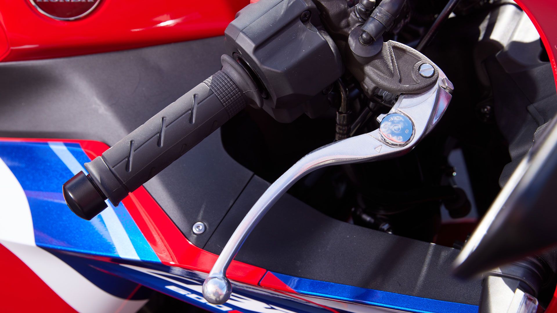 Honda CBR600RR 2024 Detalles (9)