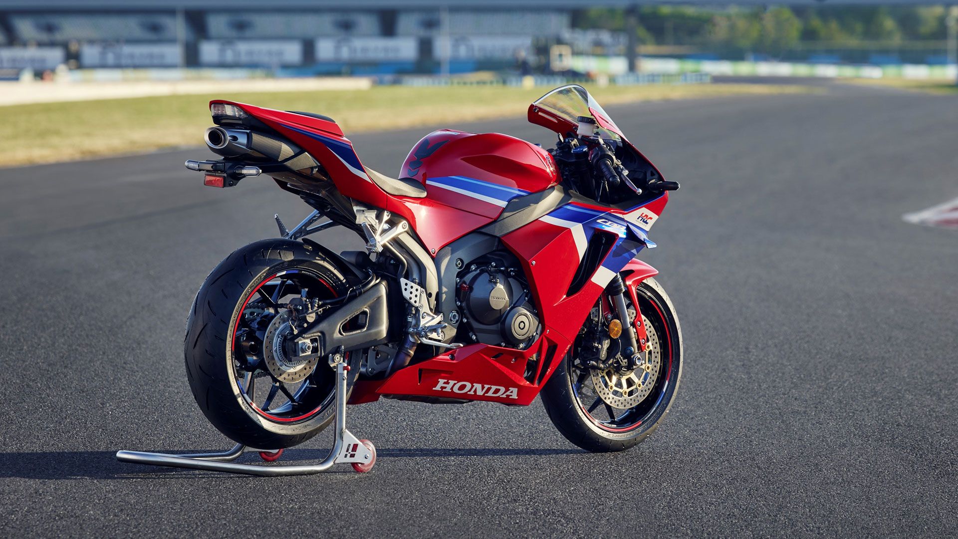 Honda CBR600RR 2024 Estatica (1)