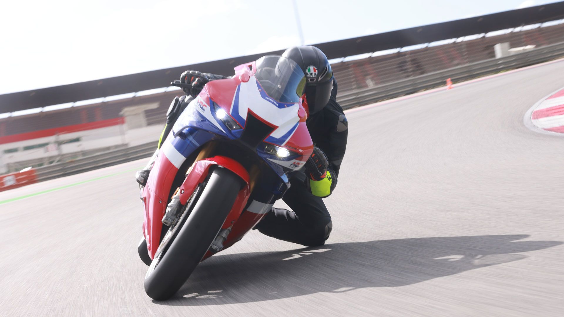 Honda CBR1000RR FireBlade 2024 Accion (2)