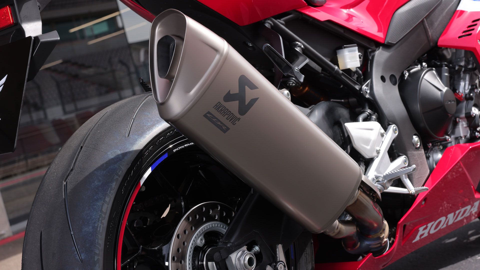 Honda CBR1000RR FireBlade 2024 Detalles (11)