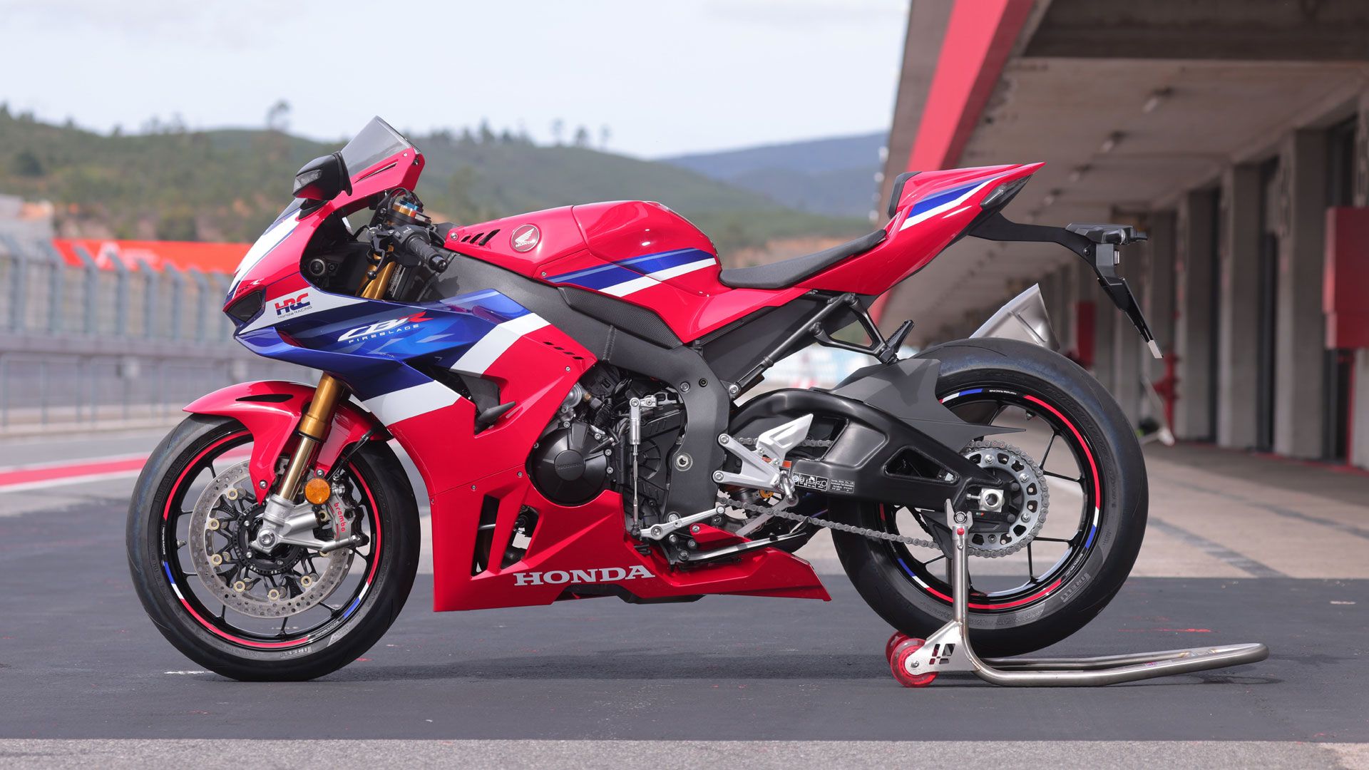 Honda CBR1000RR FireBlade 2024 Estatica (5)